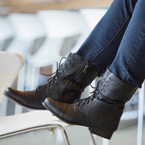 asics women's roadhawk ff running shoes